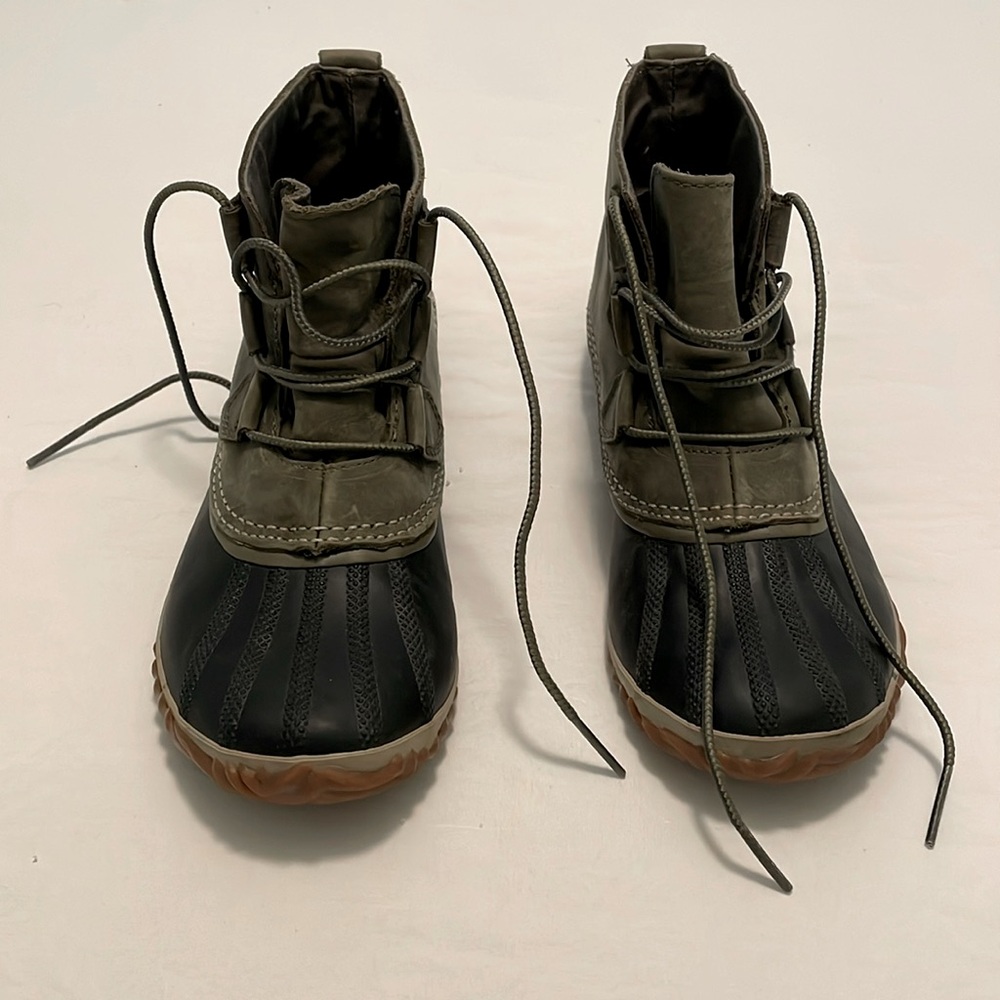 Sorel boots/ Sorel Duck waterproof boots  size 9